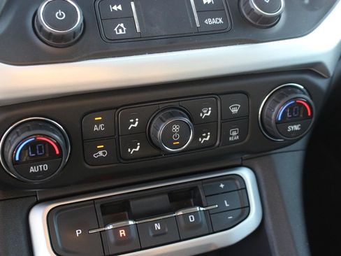 Used 2021 GMC Acadia SLE w/ Driver Convenience Package FWD image 27