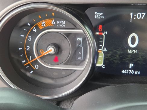 Used 2021 Jeep Gladiator Willys image 11