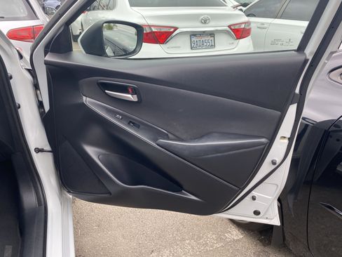 Used 2019 Toyota Yaris LE FWD image 21