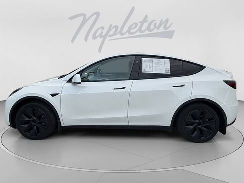 Used 2024 Tesla Model Y Long Range RWD image 2