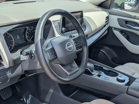 Used 2025 Nissan Rogue SV AWD/4WD image 14