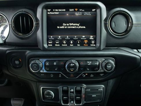 Used 2022 Jeep Wrangler Unlimited Sahara AWD/4WD image 15