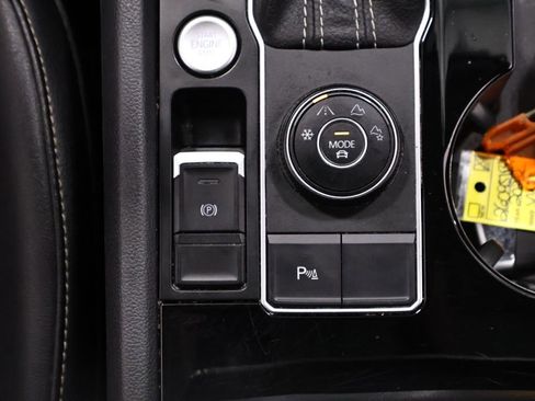 Used 2022 Volkswagen Atlas SEL R-Line AWD/4WD image 33