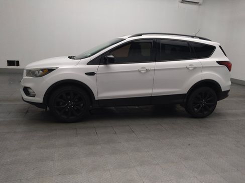 Used 2019 Ford Escape SE FWD image 2