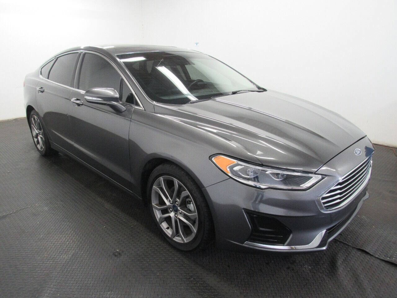 Used 2019 Ford Fusion SEL FWD image 3
