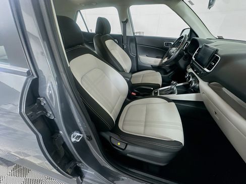 Used 2025 Hyundai Venue SEL FWD image 29