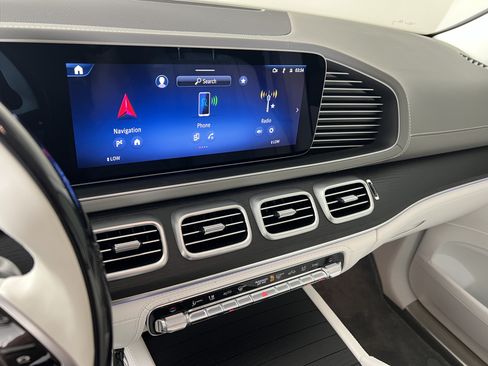 Used 2024 Mercedes-Benz Maybach GLS 600 4MATIC image 29