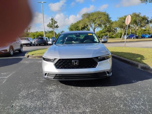Used 2023 Honda Accord EX image 9