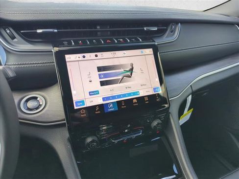 New 2025 Jeep Grand Cherokee Limited w/ Luxury Tech Group II image 12