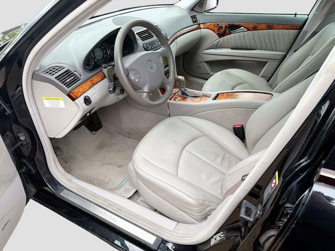 Used 2005 Mercedes-Benz E 320 Sedan image 24