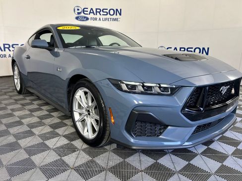 Used 2025 Ford Mustang GT Premium RWD image 7