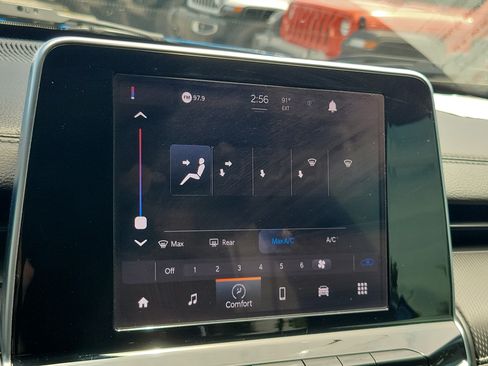 Used 2022 Jeep Compass Latitude FWD image 21