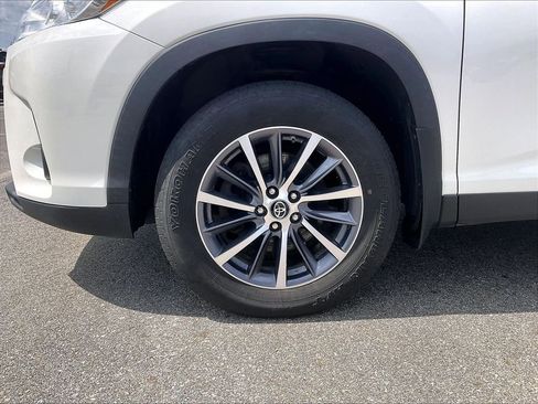 Used 2019 Toyota Highlander XLE AWD/4WD image 7