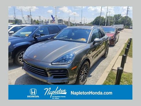 Used 2022 Porsche Cayenne E-Hybrid AWD/4WD image 1