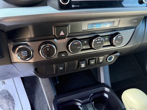 Used 2022 Toyota Tacoma TRD Sport AWD/4WD image 27