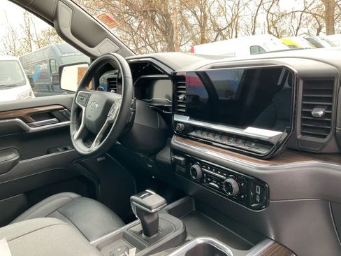 Used 2023 Chevrolet Silverado 1500 LT Trail Boss w/ Convenience Package II image 18