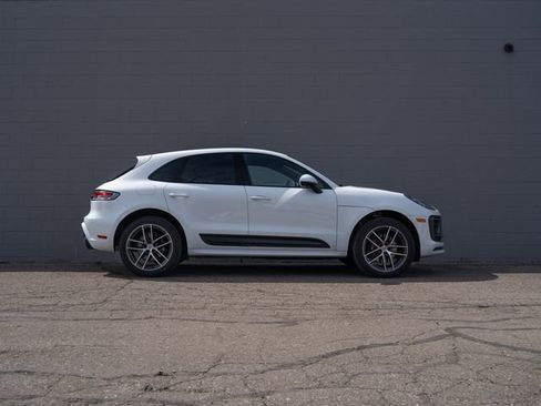 Certified 2025 Porsche Macan image 8