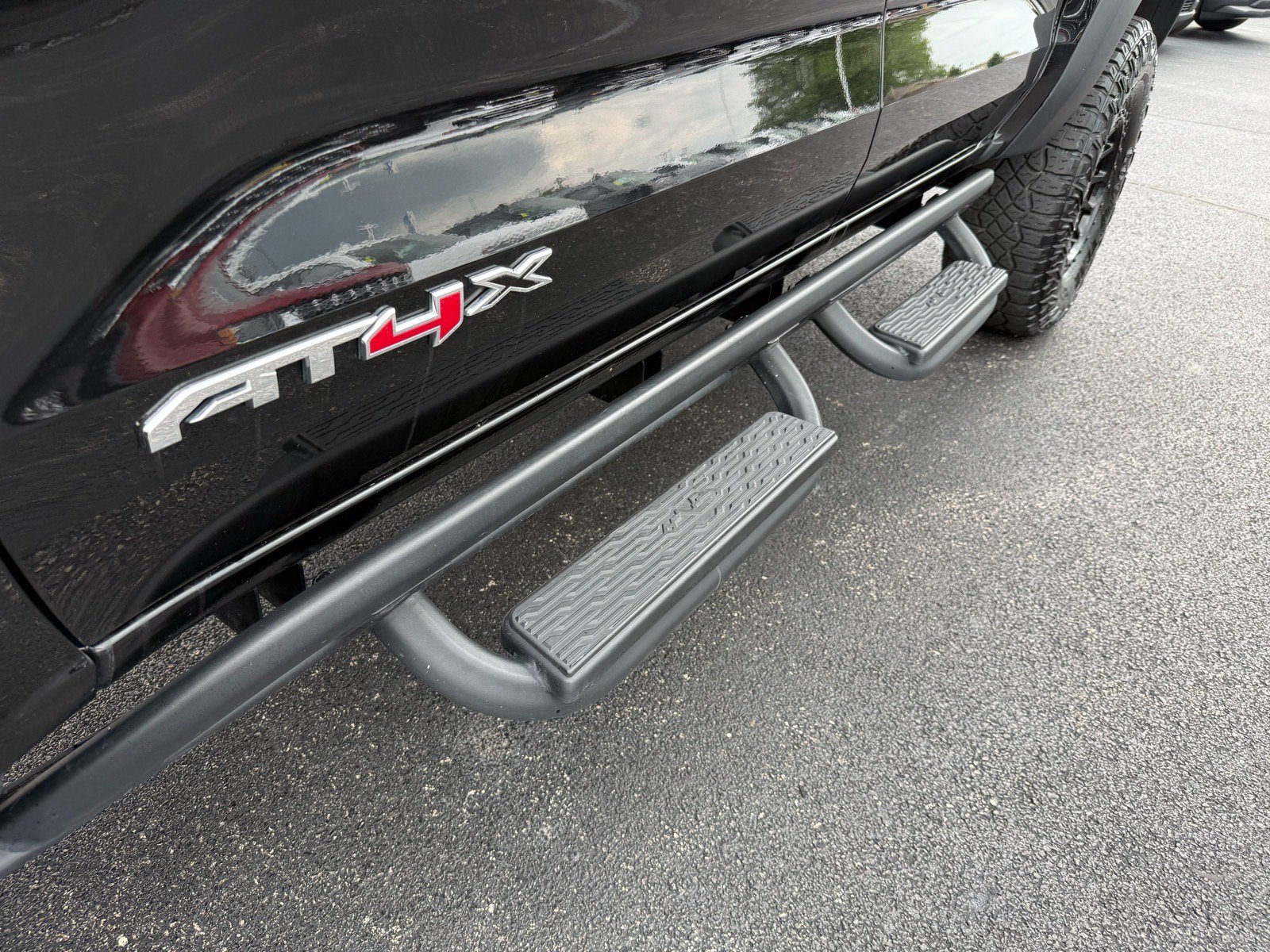 Used 2024 GMC Canyon AT4X w/ AT4X AEV Edition AWD/4WD image 13