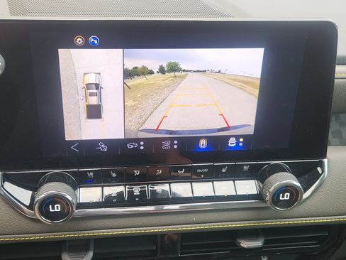 Used 2025 Chevrolet Colorado ZR2 w/ Technology Package AWD/4WD image 21