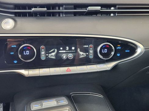 Used 2023 Genesis GV70 2.5T w/ Select Package AWD/4WD image 18