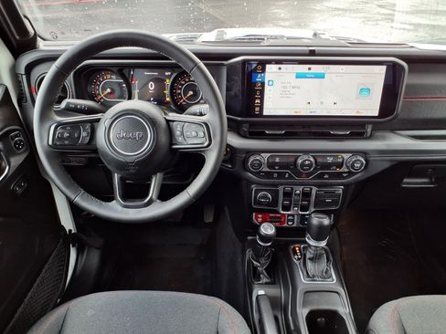 Used 2025 Jeep Gladiator Rubicon AWD/4WD image 13