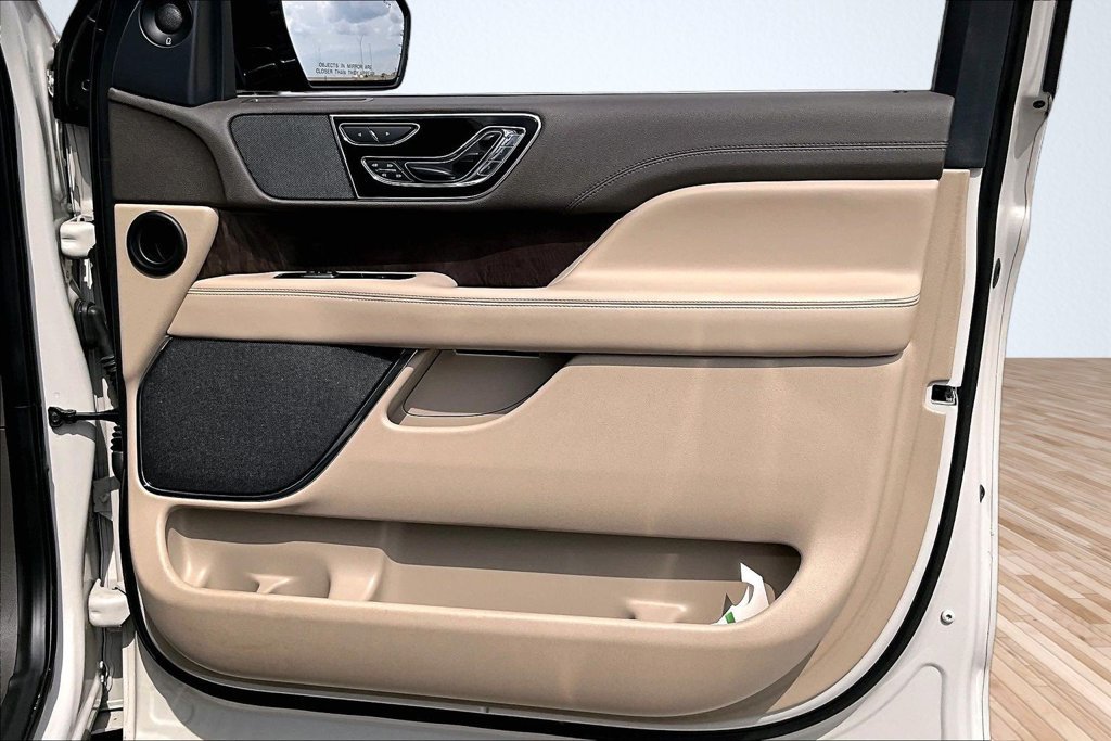 Used 2022 Lincoln Navigator Reserve AWD/4WD image 16