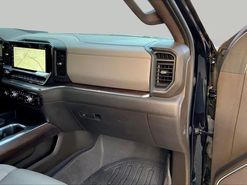 Used 2023 GMC Sierra 1500 SLT w/ SLT Premium Package AWD/4WD image 18