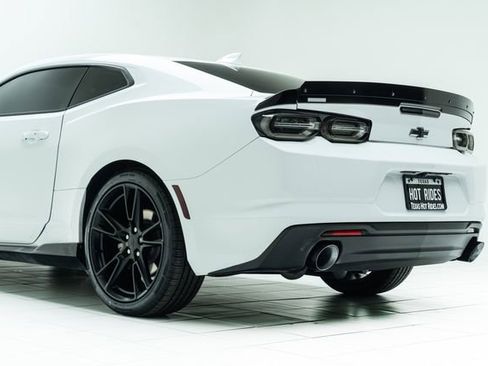 Used 2020 Chevrolet Camaro LT w/ Technology Package RWD image 21