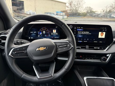 Used 2025 Chevrolet Equinox LT image 33