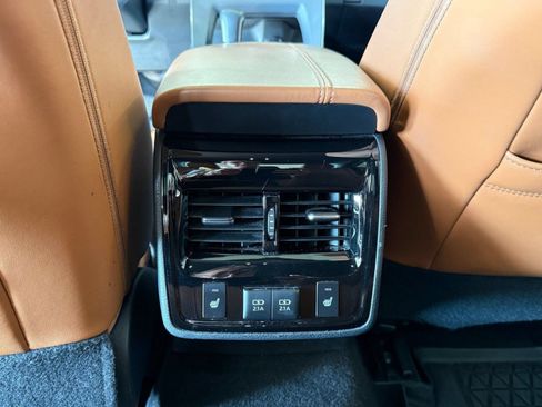 Used 2019 Toyota Avalon Limited FWD image 29