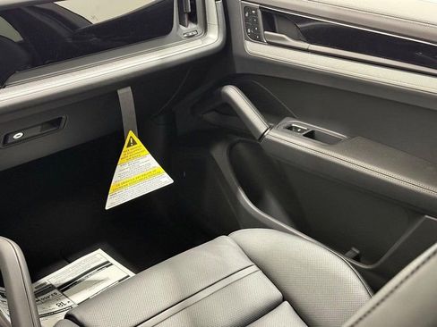 New 2026 Porsche Cayenne S image 18