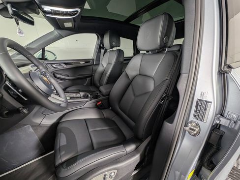 New 2026 Porsche Macan image 5