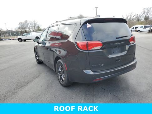 Used 2019 Chrysler Pacifica Touring-L w/ S Appearance Package image 7