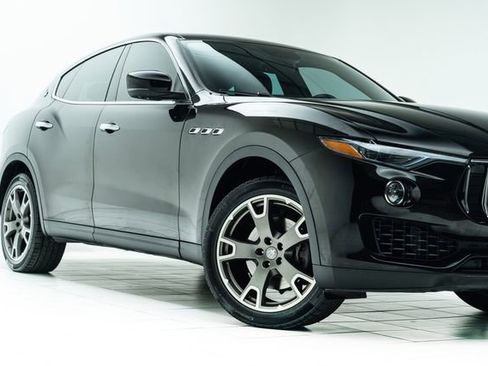 Used 2017 Maserati Levante AWD/4WD image 3