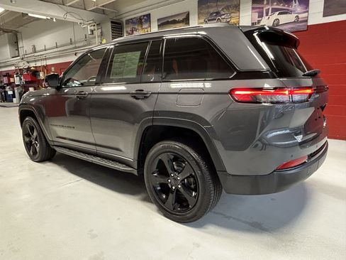 Certified 2024 Jeep Grand Cherokee Altitude AWD/4WD image 7