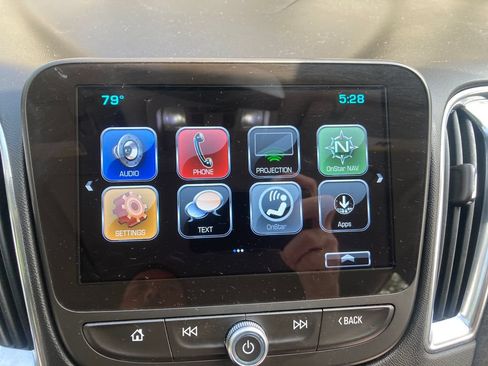 Used 2017 Chevrolet Malibu LT FWD image 24