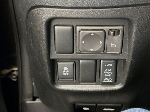 Used 2011 Nissan Juke SV AWD/4WD image 17