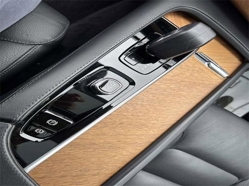 Used 2024 Volvo XC90 B6 Plus w/ Protection Package Premier image 23