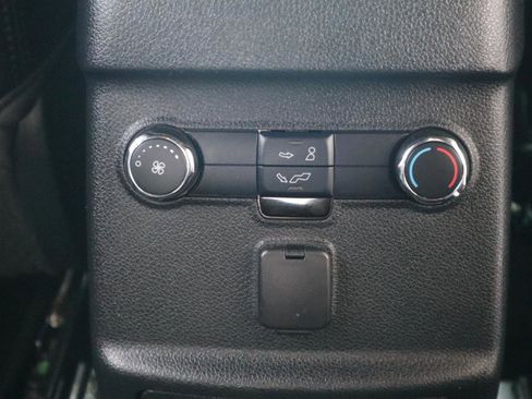 Used 2017 Ford Explorer XLT w/ Equipment Group 202A AWD/4WD image 45