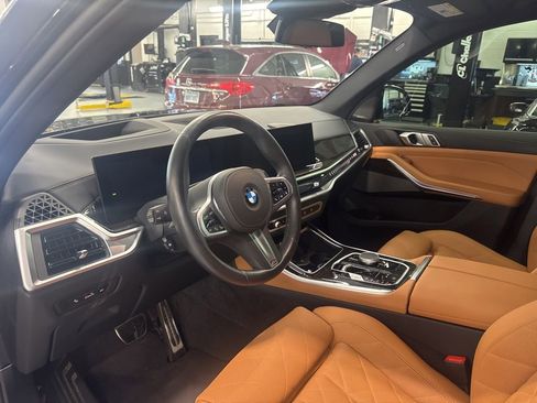 Used 2025 BMW X5 xDrive40i w/ M Sport Package AWD/4WD image 13