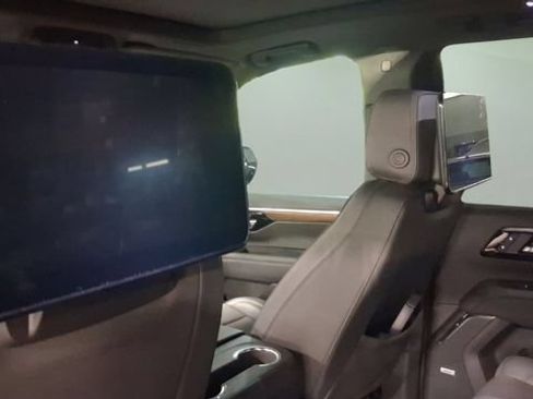 Used 2025 Chevrolet Tahoe High Country AWD/4WD image 25