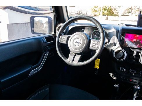 Used 2014 Jeep Wrangler Unlimited Sahara w/ Connectivity Group image 13