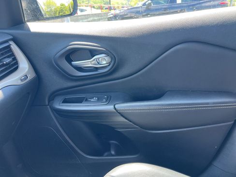 Used 2016 Jeep Cherokee Limited image 15