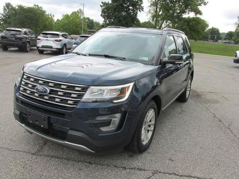 Used 2017 Ford Explorer XLT w/ Equipment Group 201A FWD image 1