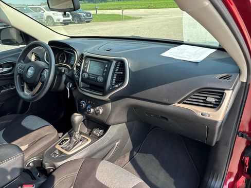 Used 2016 Jeep Cherokee Sport FWD image 23