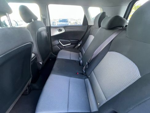 Used 2025 Kia Soul LX w/ LX Technology Package FWD image 22