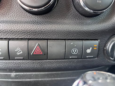Used 2014 Jeep Wrangler Unlimited Sahara w/ Connectivity Group AWD/4WD image 15