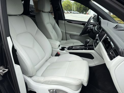 Used 2022 Porsche Macan AWD/4WD image 35