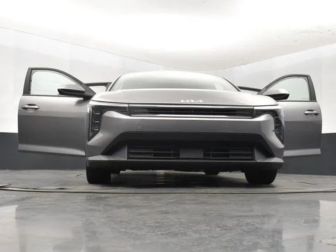 Used 2025 Kia K4 FWD image 11