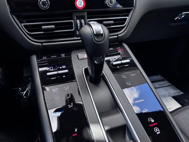 Certified 2026 Porsche Macan AWD/4WD image 22